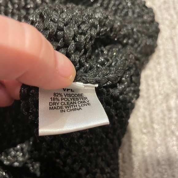 VPL Open-Knit V-Neck Sleeveless Off Shoulder Sweater in Shiny Black Size P (XS) - Picture 4 of 6